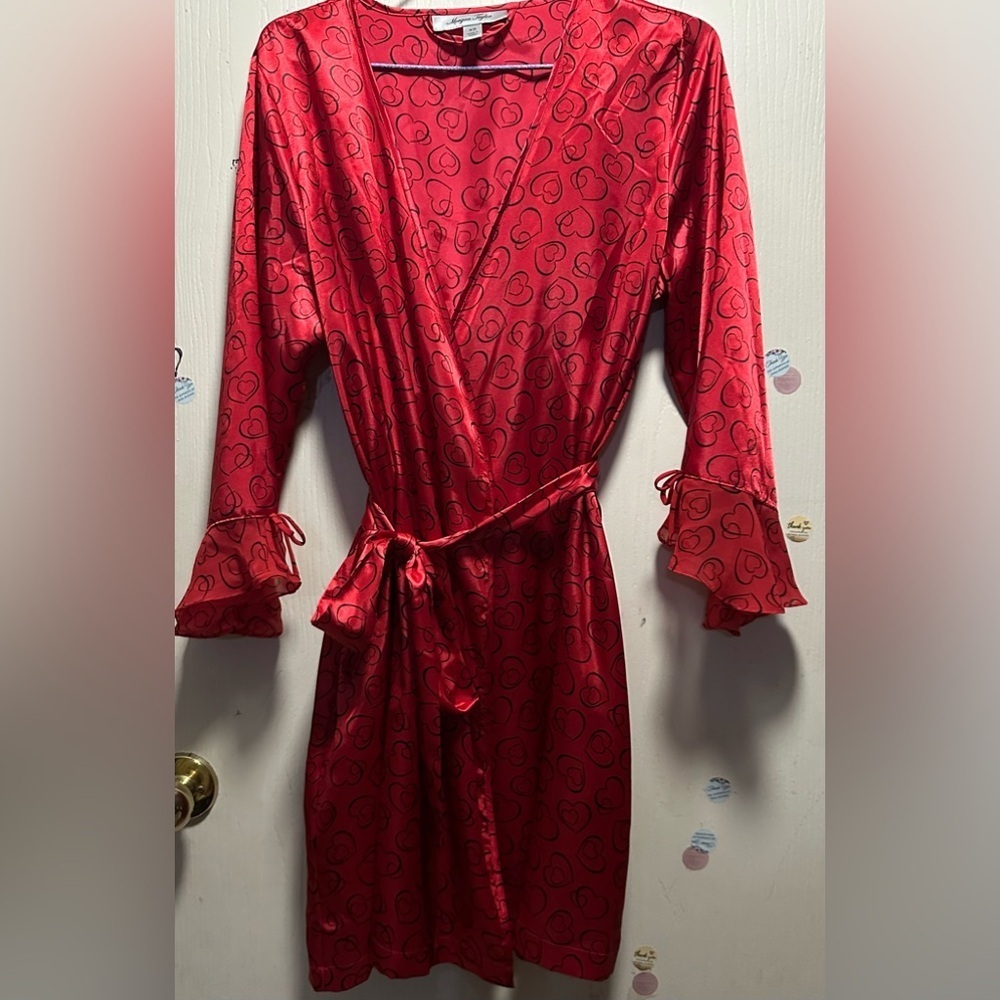 ✨❤️Morgan Taylor Red Velvet Wrap Robe with Ruffled Cuffs✨❤️ - Picture 10 of 16